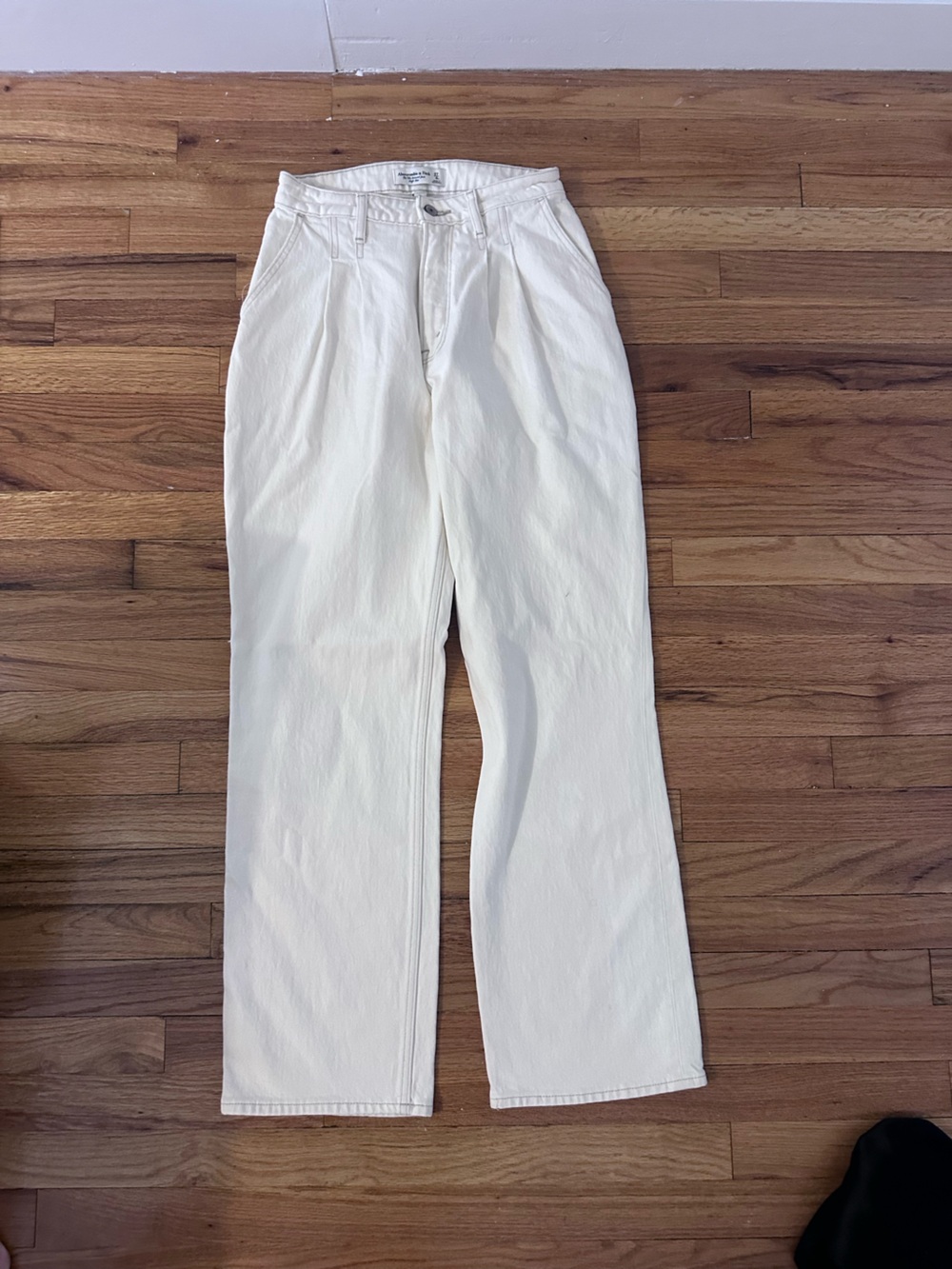 Abercrombie & Fitch White High Rise Curve Love Jeans